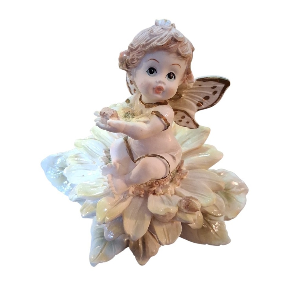Vintage Cherub Angel w/Wings Sitting on Flowers Angelic Face Resin 3.75"tx4.5"l